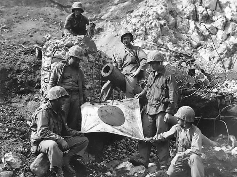 US Marines Capture Japanese Flag on top of a Pillbox at Iwo Jima image ... US Marines Capture Japanese Flag on top of a Pillbox at Iwo Jima image ...
